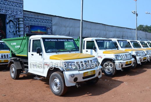 Vinay Kumar Sorake inaugurated the innovative solid waste collection 1